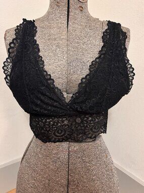 Black lace full coverage bralette